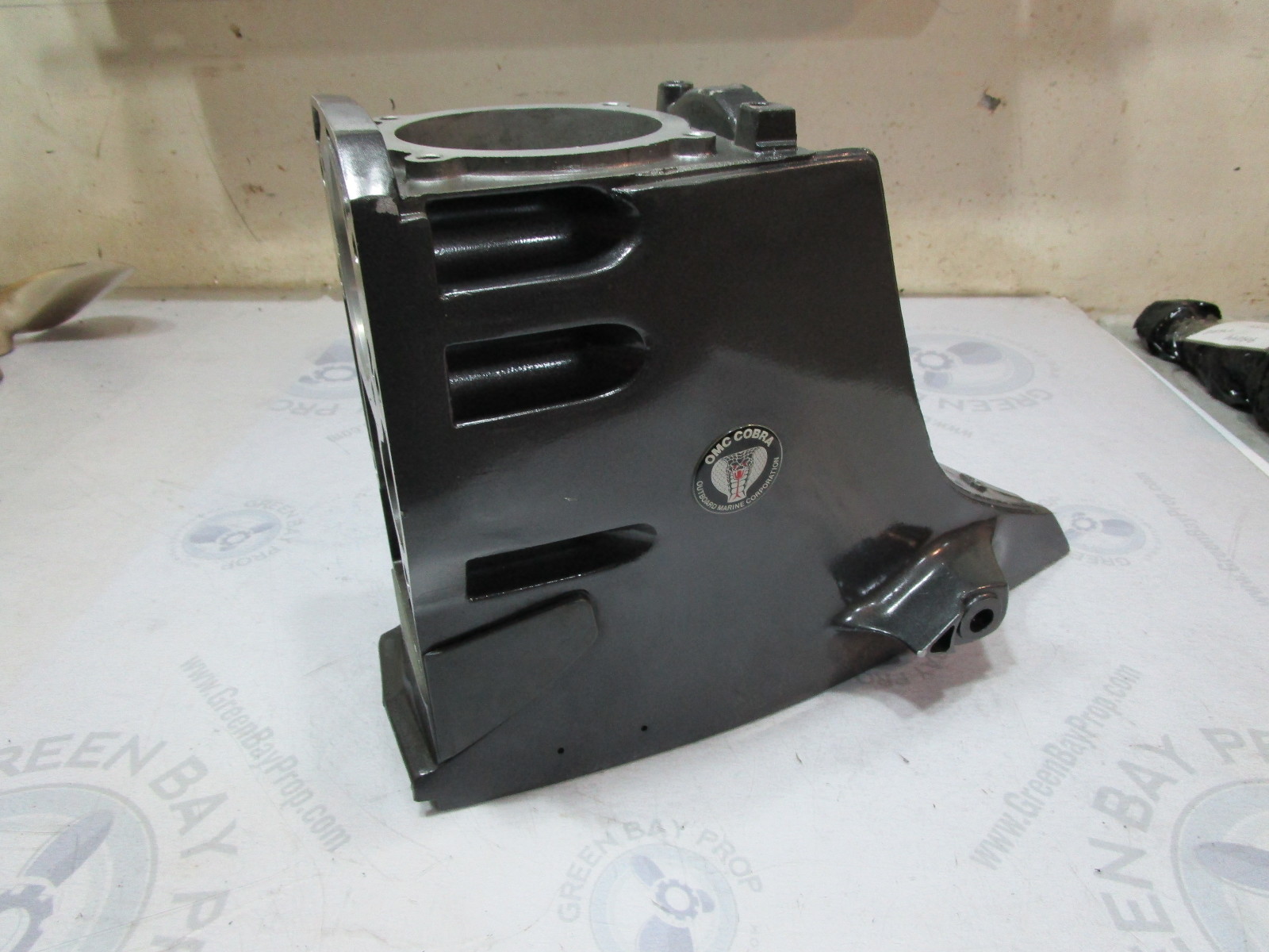 0984518 OMC Cobra 2.3 3.0 V6 V8 Stern Drive Upper Unit Gear Case Housing Empty
