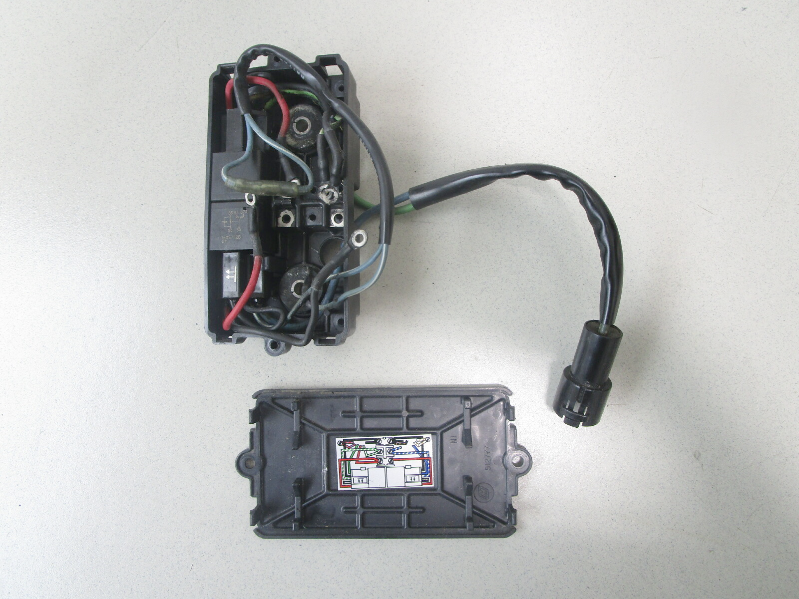 0512776 Evinrude Johnson 90-300 Hp Outboard Junction Box & Cover 0583707