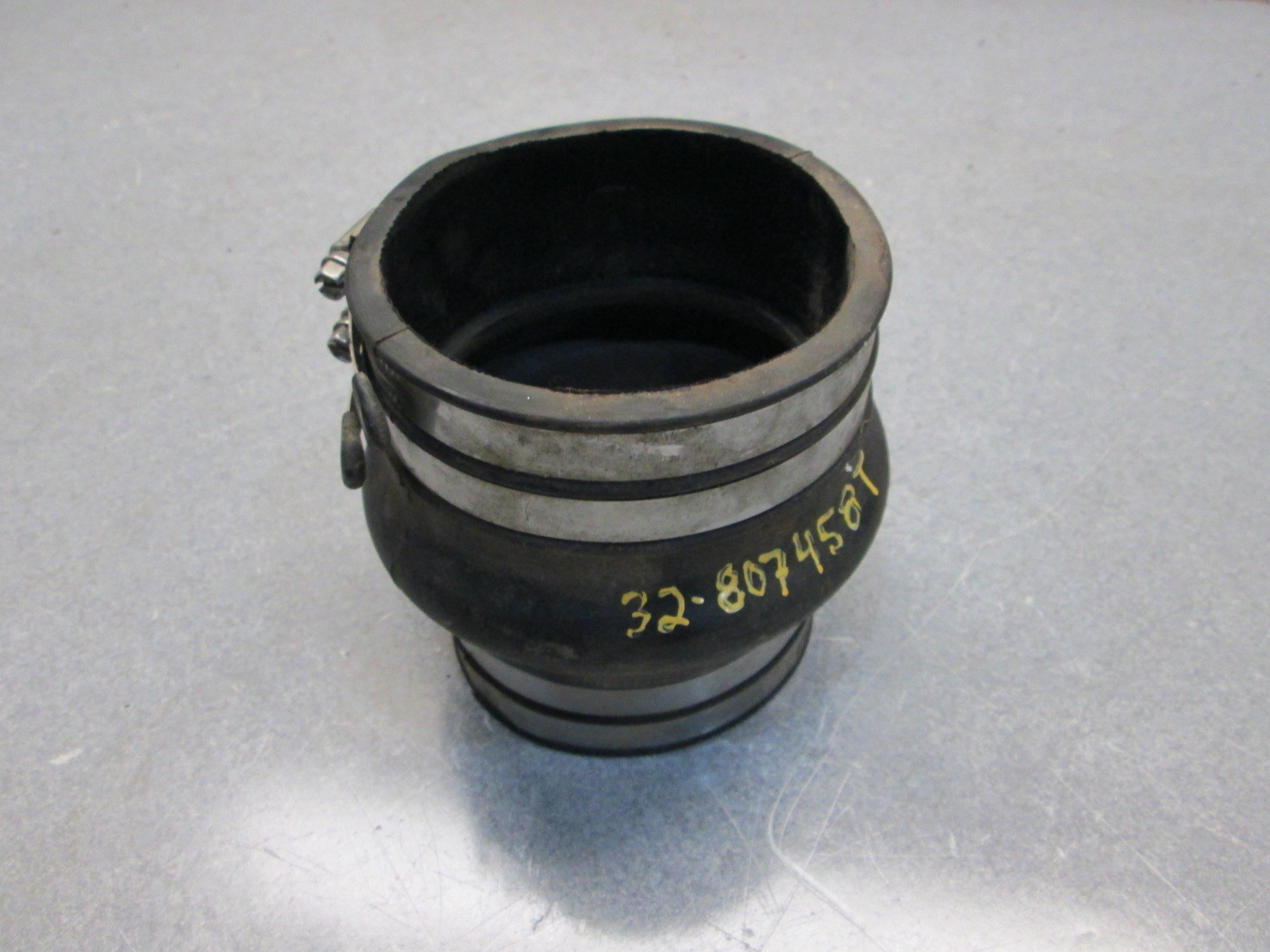 Tube D'échappement Mercruiser V6 4.3L - Entraînement Arrière - 32-807458T Avec Pinces - OMCEF Marine