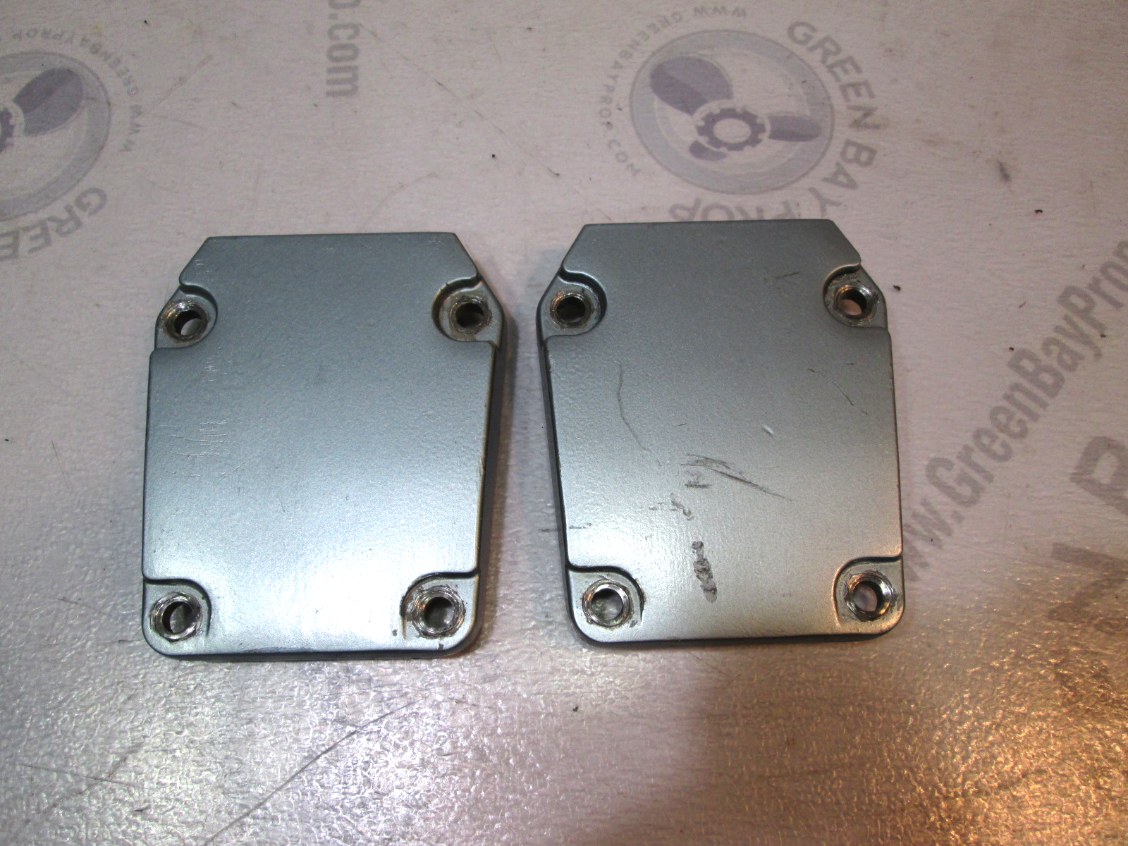 0320864 338942 Exhaust Housing Lower Mount Covers for Evinrude Johnson 85-300 Hp