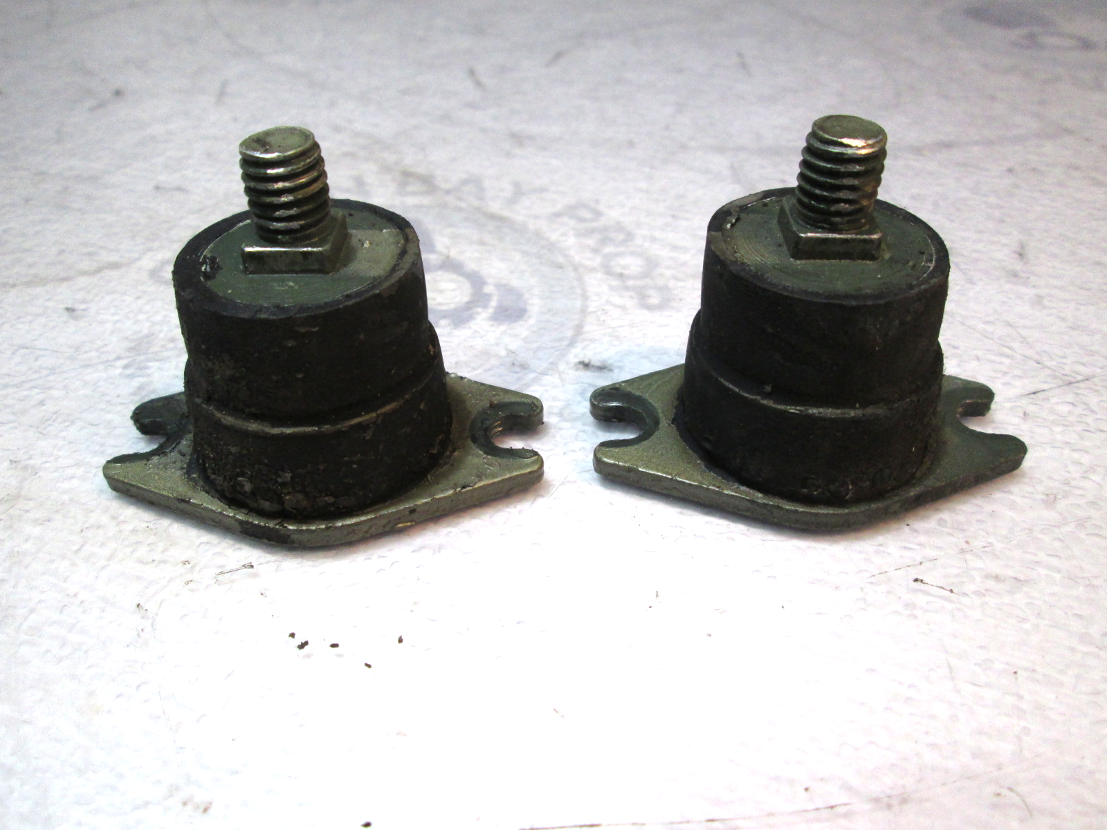 0303879 Upper Midsection Rubber Mount Set Evinrude Johnson  18-35 Hp 1968-1999