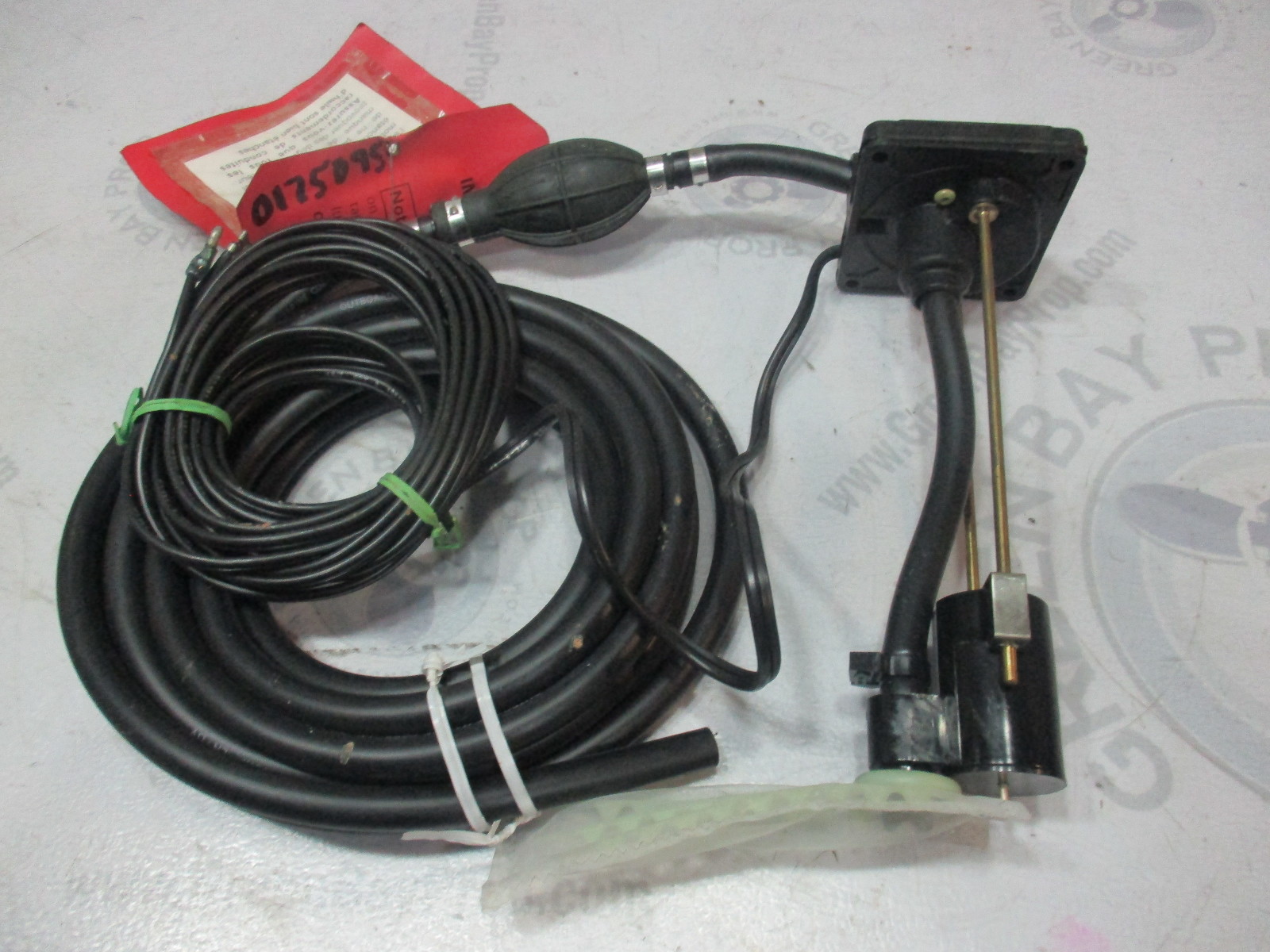 175095 Evinrude/Johnson/OMC 3 Gal Oil Tank Pickup and Hose Green Bay