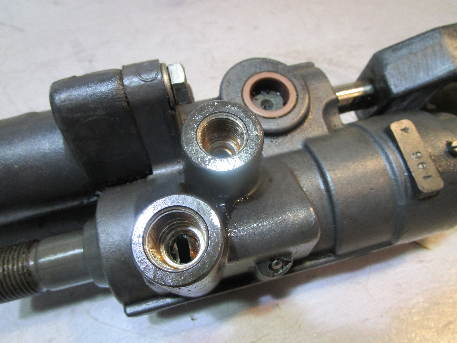 806034A1 Mercruiser Stern Drive Power Steering Cylinder Actuator