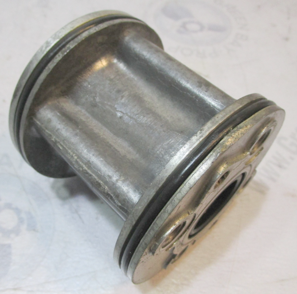 F2A523239 Chrysler Force Outboard 75150 HP Prop Shaft Bearing Carrier