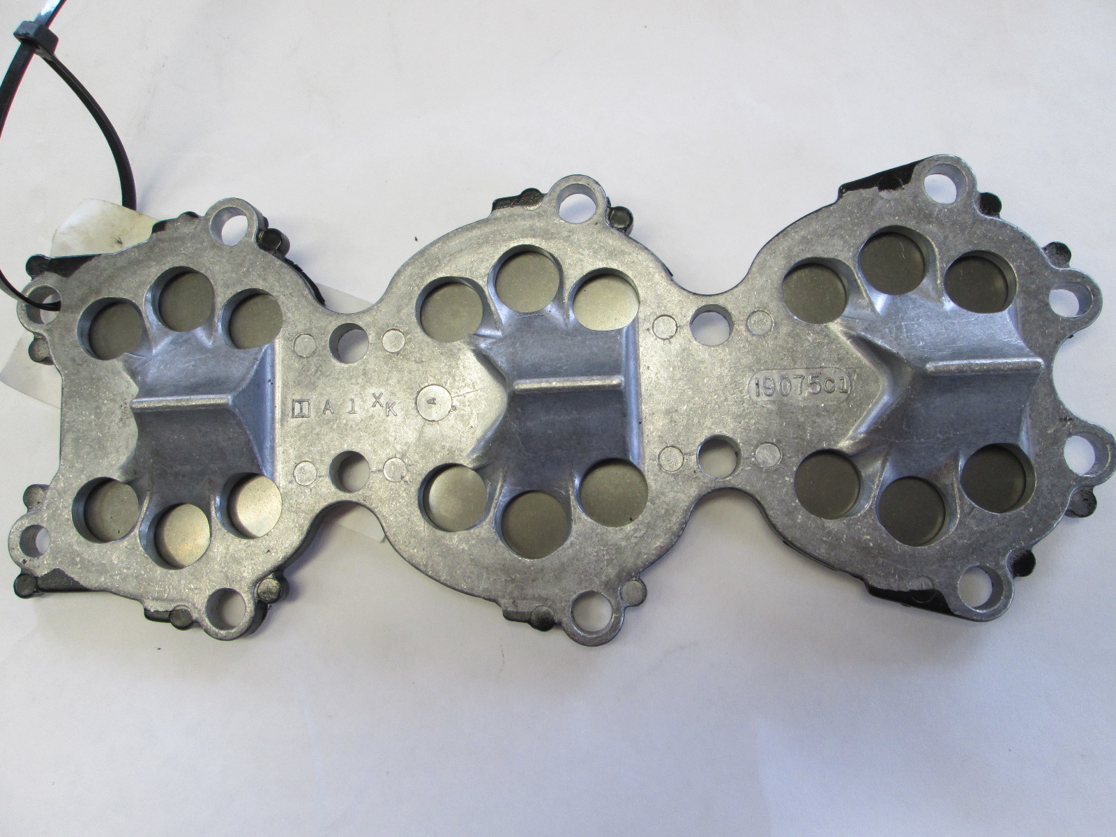 19075A2 Mercury Mariner Outboard Reed Block Induction Manifold Cast Number 19075C1