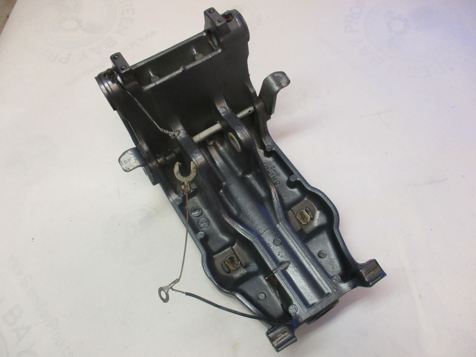 6H143311014D Yamaha Outboard Swivel Bracket Assembly 6090 HP 1994