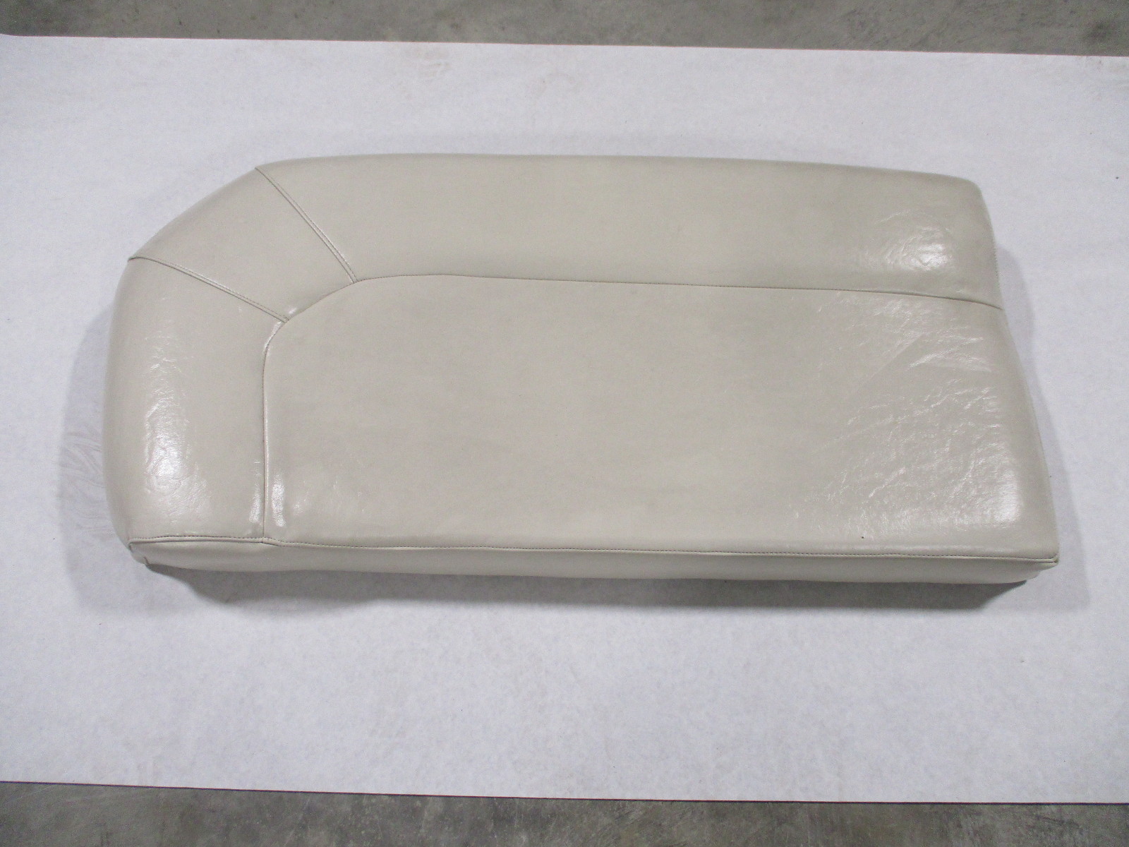 2005 Hurricane Sundeck SD257DC Boat Port Stern Seat Right Base Cushion