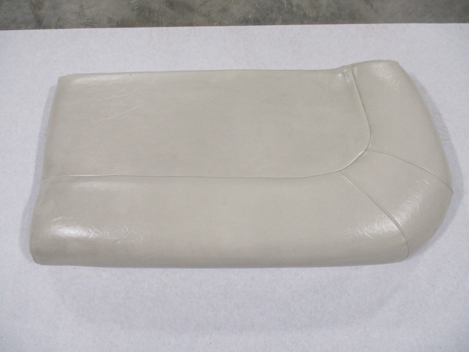 2005 Hurricane Sundeck SD257DC Boat Port Stern Seat Right Base Cushion