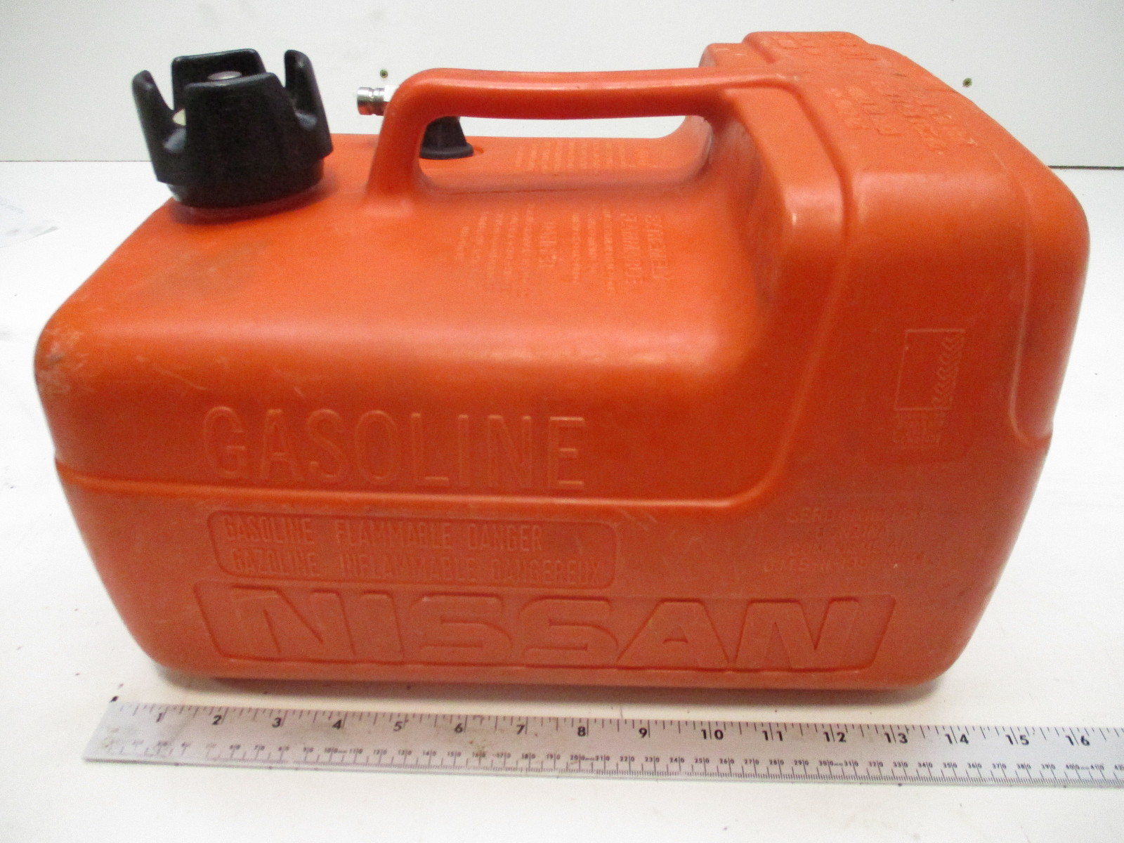 Nissan Marine Outboard 12L 3 Gallon Red Plastic Portable Remote Gas Fuel Tank Green Bay