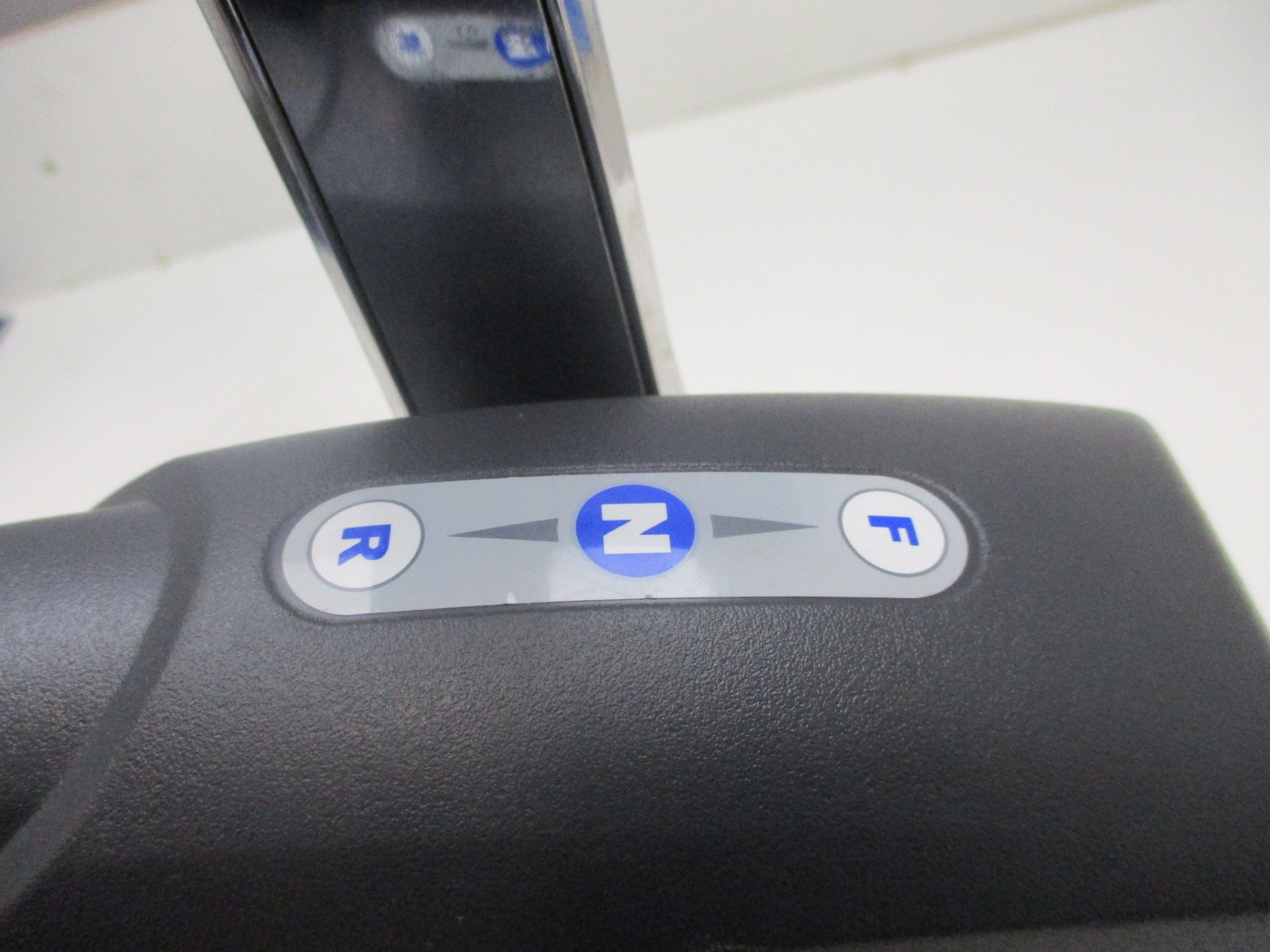 thumbnail image 2 of 5006182 For Evinrude Johnson Top Mount Single Outboard Remote Control Box No Key 2 of 13