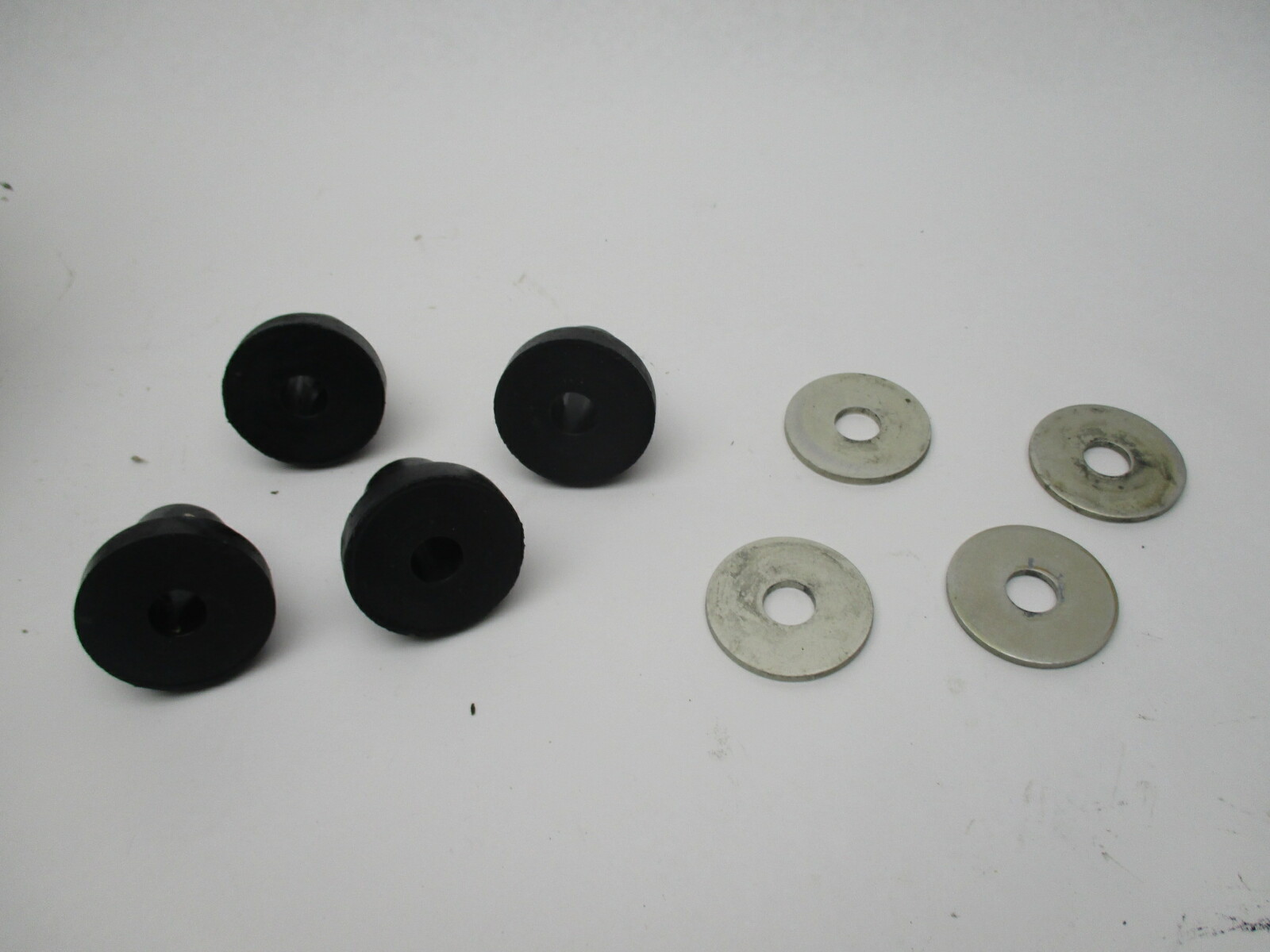 328584 349557 Evinrude Johnson Outboard Lower Engine Cover Motor Mounts