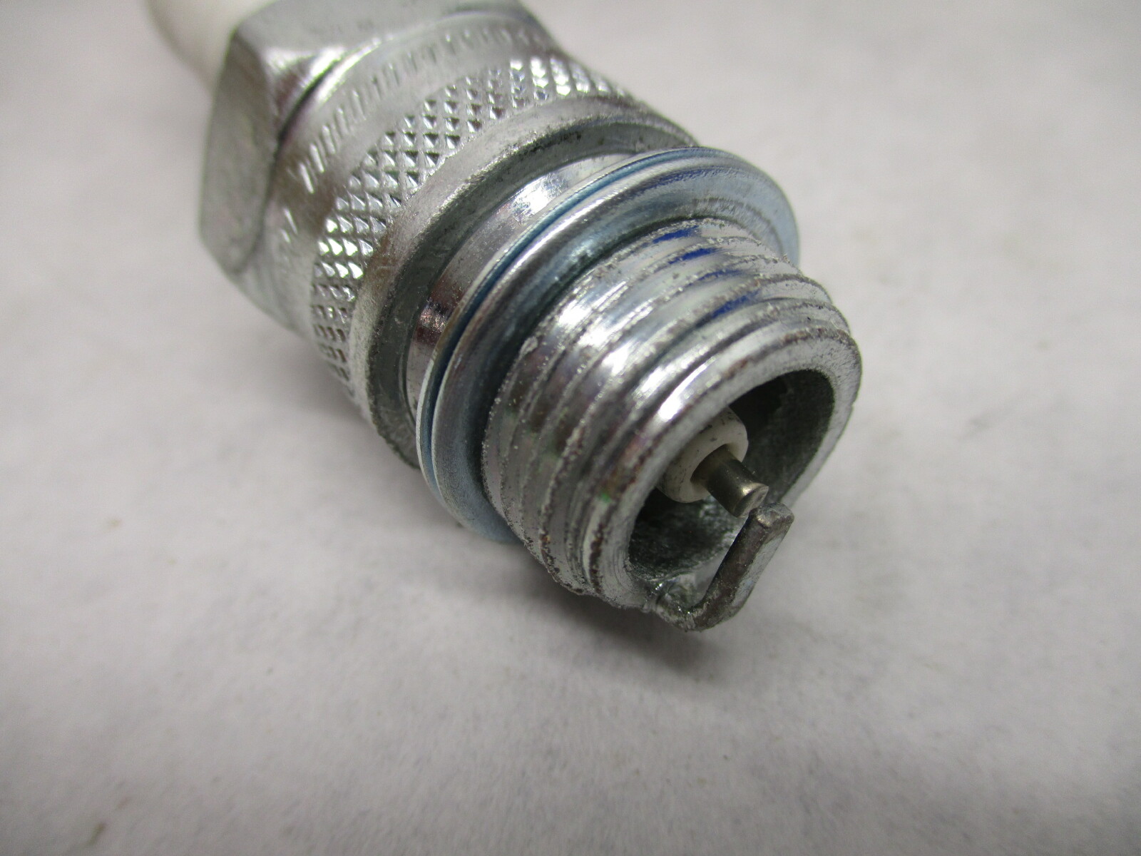 thumbnail image 2 of NGK Spark Plug BR7HS-4122 For Evinrude Outboard – Fits 9.9hp To 115hp Models 2 of 5