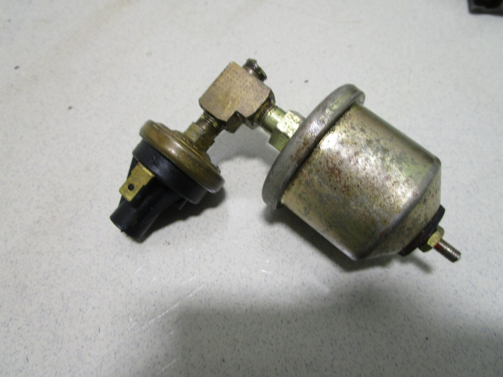 Candy Marine Oil Pressure Sender For Volvo Penta Mercruiser 3.0/4.3/5.0/5.7 815425T