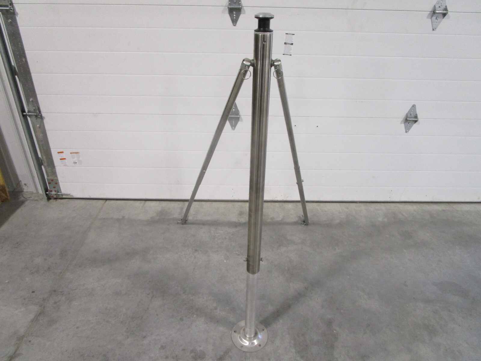 Attwood Adjustable Height SKI TOW PYLON-34"-58"H, w/6" dia Threaded Flush Base