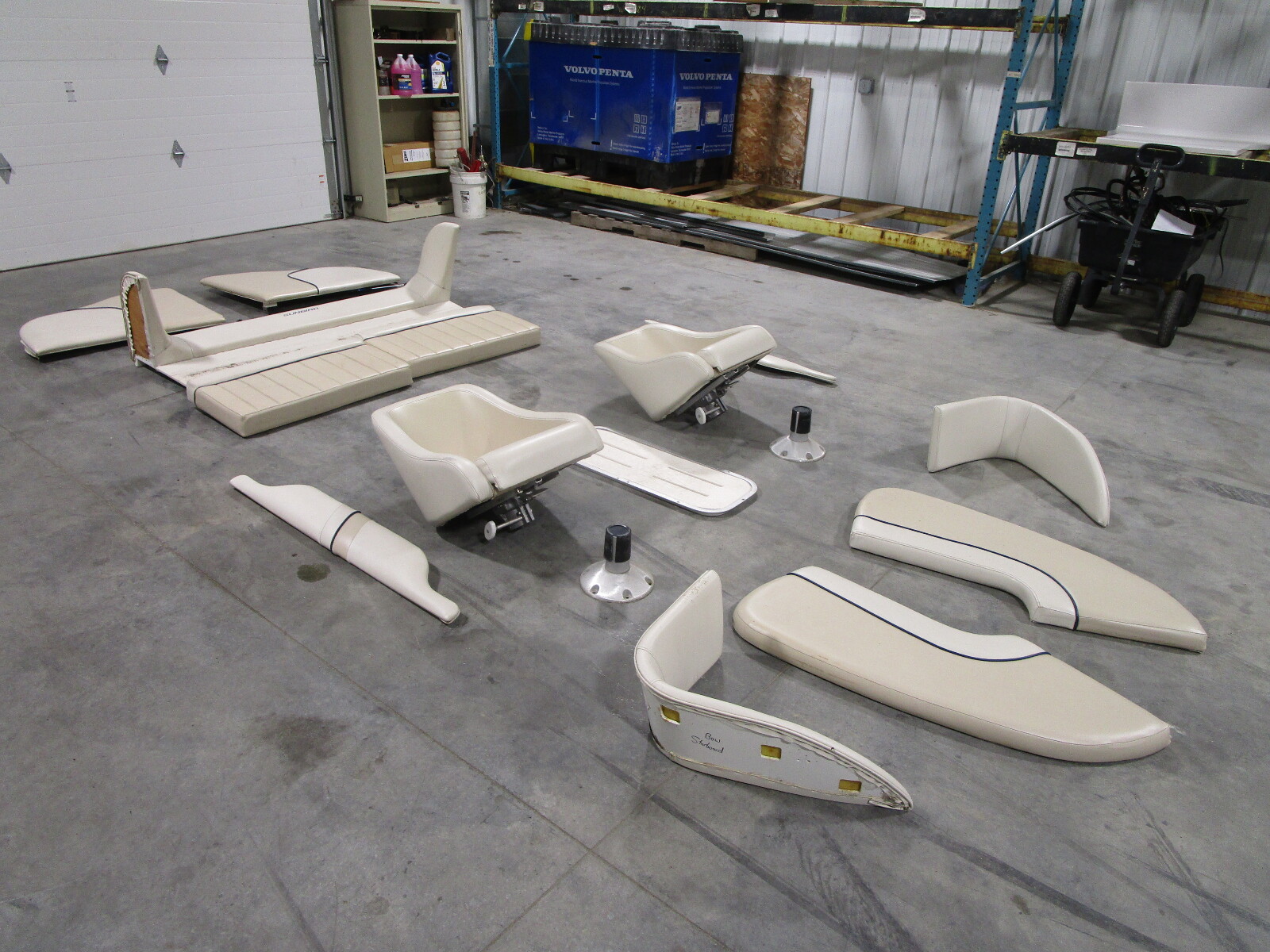 1996 Sunbird Spirit 170 3.0L Interior Seat Cushions Motor Cover Captains Chair