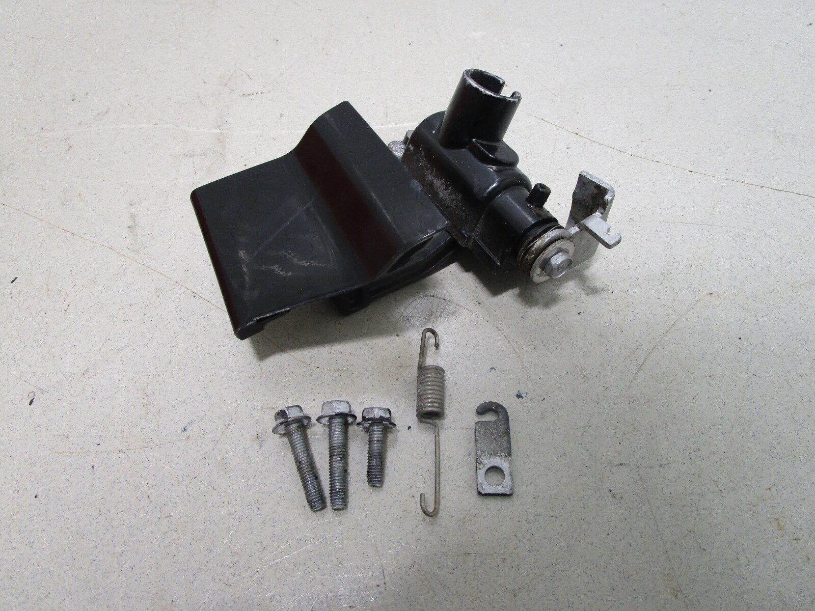 8883601 888365 Port Cowl Latch Assy Fits Mercury Mariner 225 EFI 4-Stroke