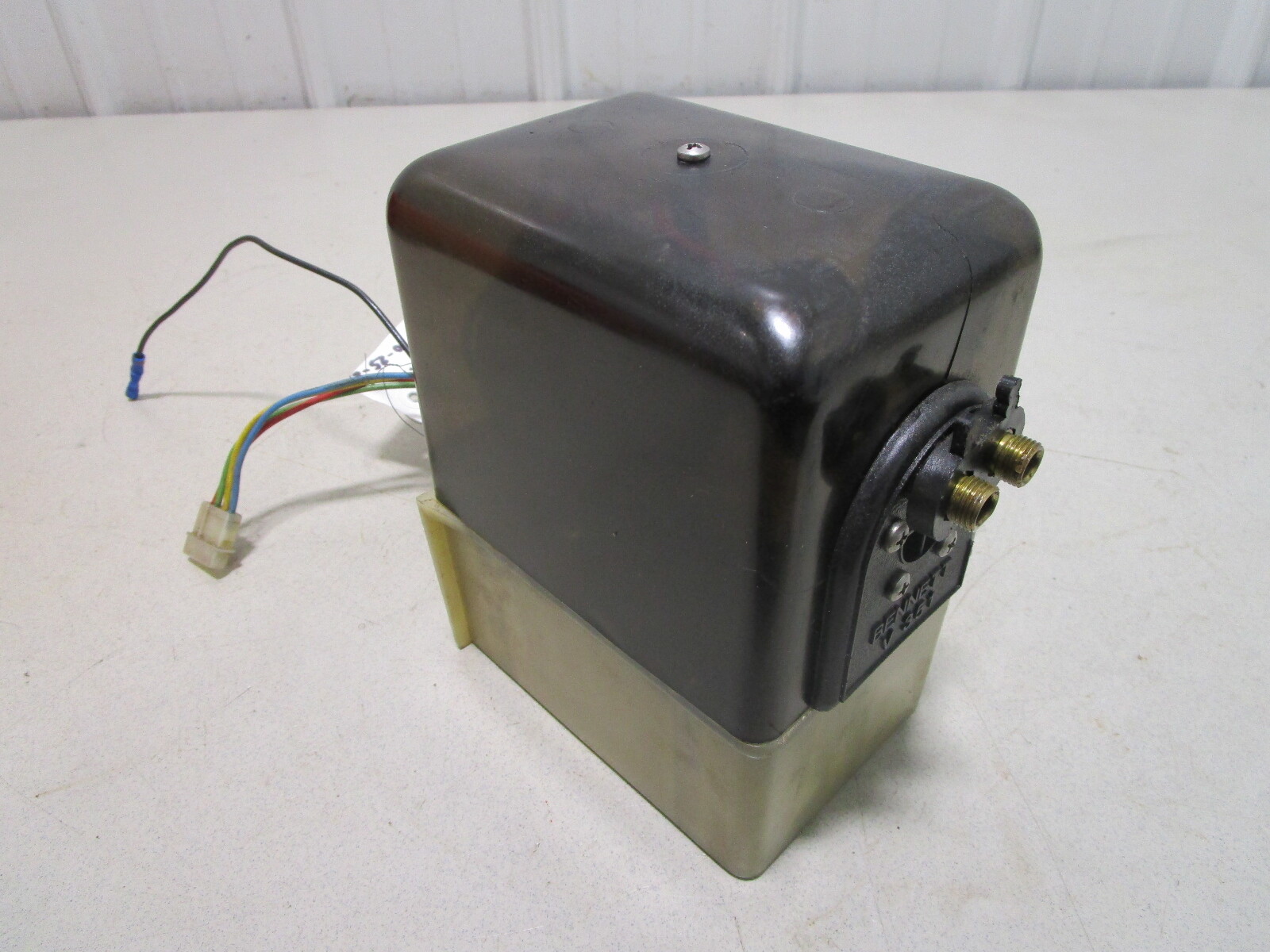 BENNETT TRIM TAB PUMP V351HPU1 Hydraulic Power Unit - 12V Pump FOR PARTS ONLY