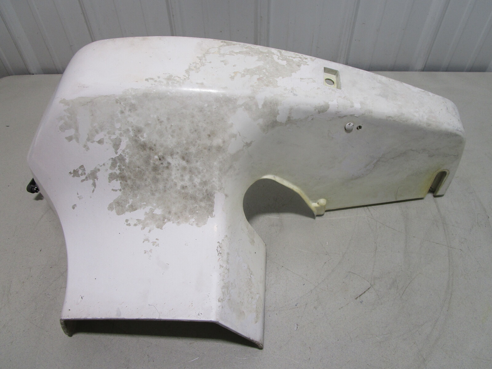 0437146 Johnson Evinrude 1995-99 Starboard Right Lower Engine Cover 200 225+ HP