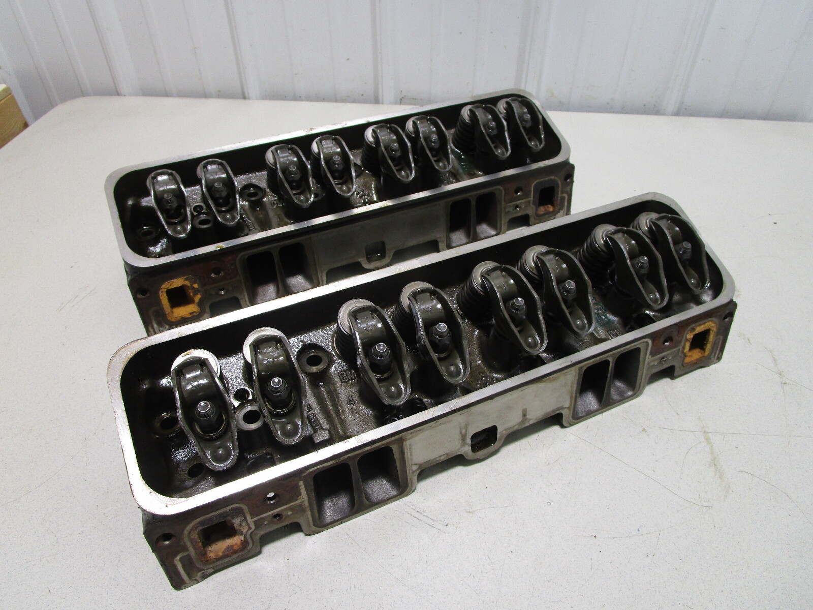 802556 Mercruiser GM 5.0 OEM Fresh Water USED Cylinder Head SET (2)