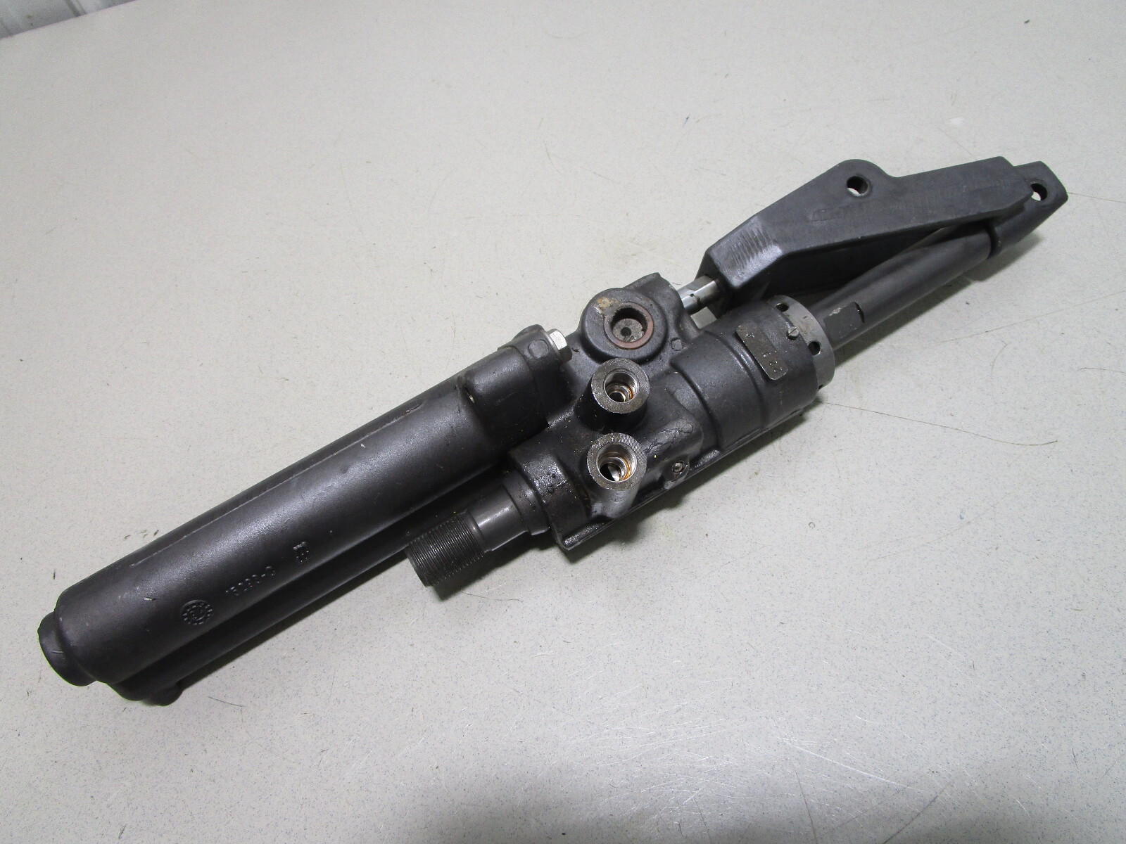 806034A1 Mercruiser Alpha Gen II Stern Drive Power Steering Cylinder Actuator