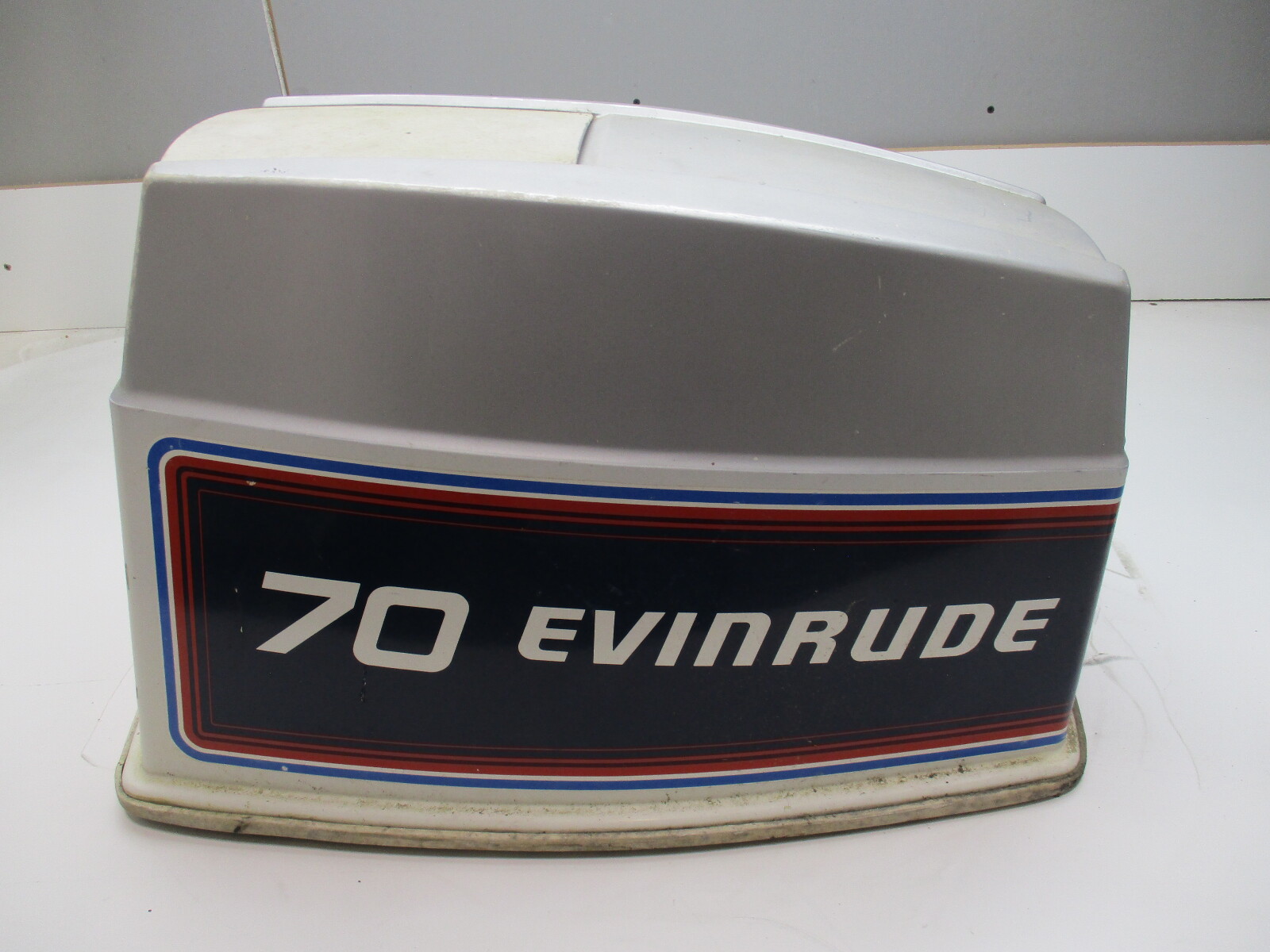 Johnson Evinrude Outboard 70 HP 3 Cyl Motor Cowl Engine Cover Cowling Hood