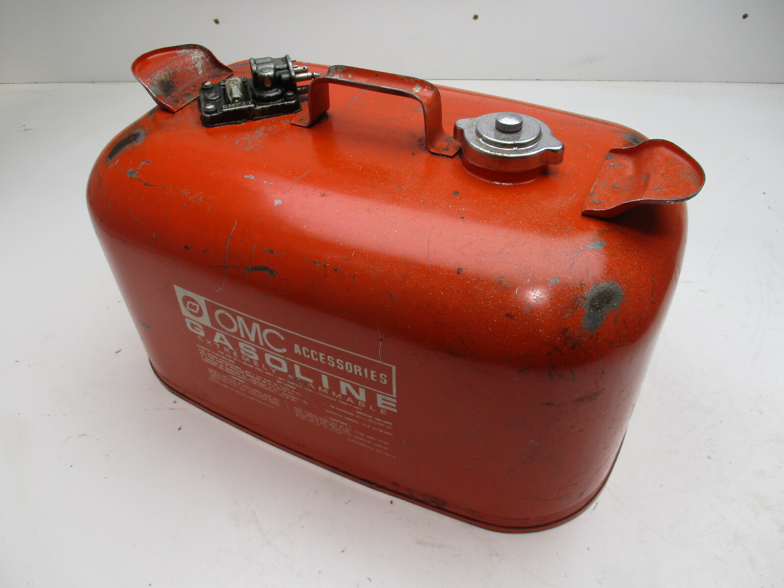 OMC Evinrude Johnson Outboard 6 Gallon Remote Red Metal Gas Tank Fuel Can