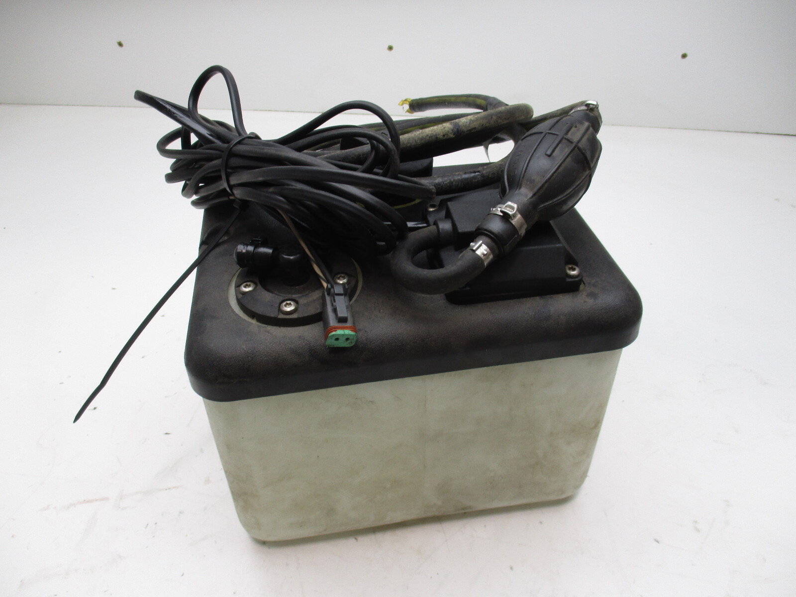 OMC Evinrude Johnson Outboard 1.8 Gallon Remote Oil Tank