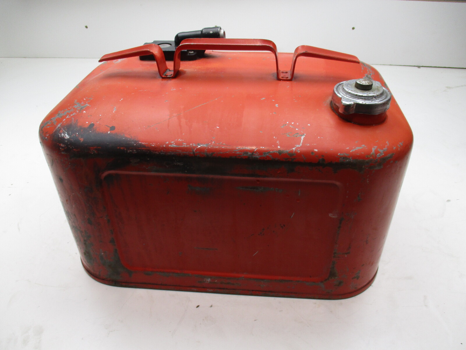 Quicksilver Mercury Mariner Outboard Remote Fuel Gas Tank Can Metal 6 Gallon GBP005635