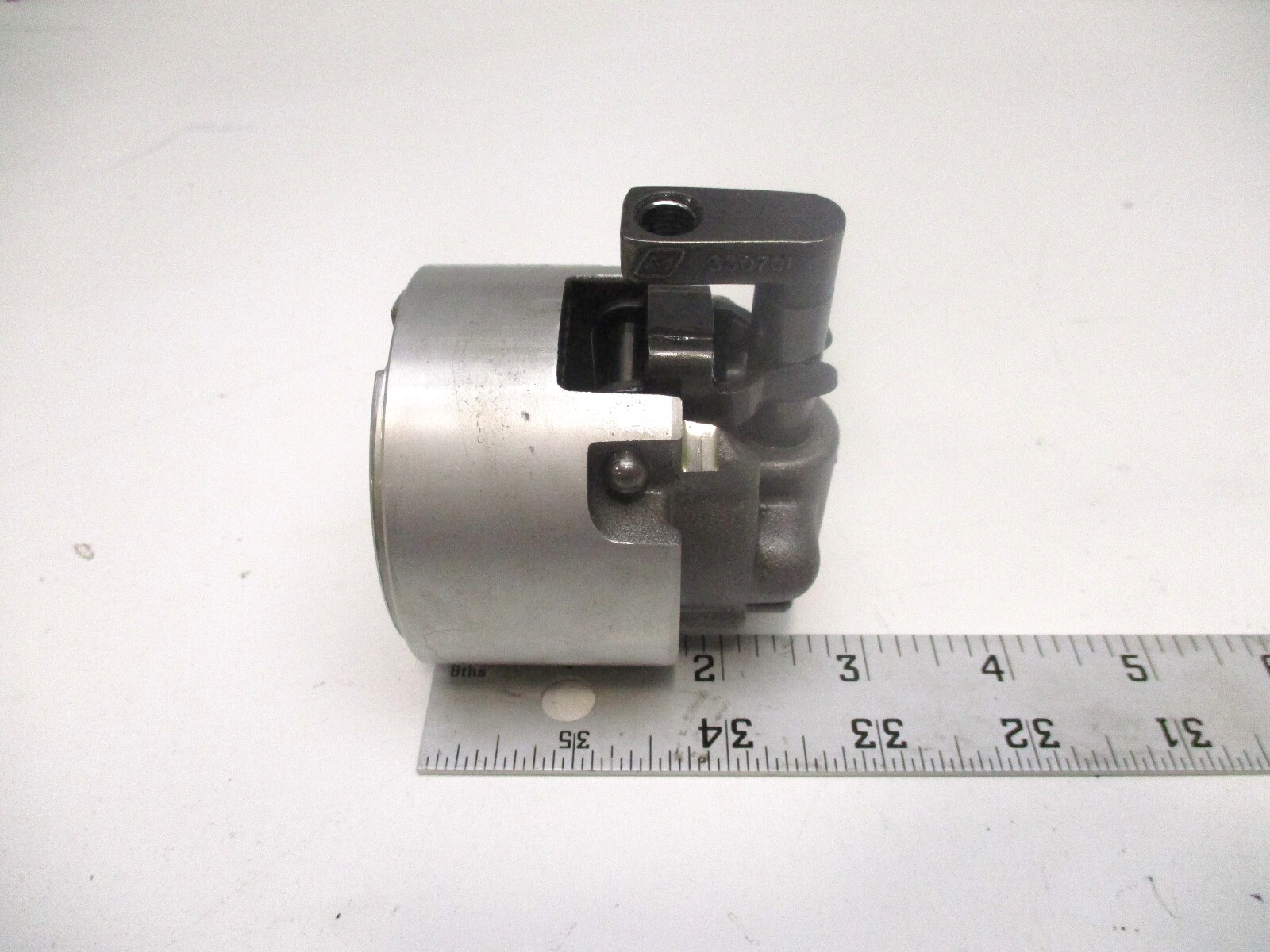 391365 330701 Evinrude Johnson Outboard Gearcase Bearing Housing  Shifter Detent GBP005659