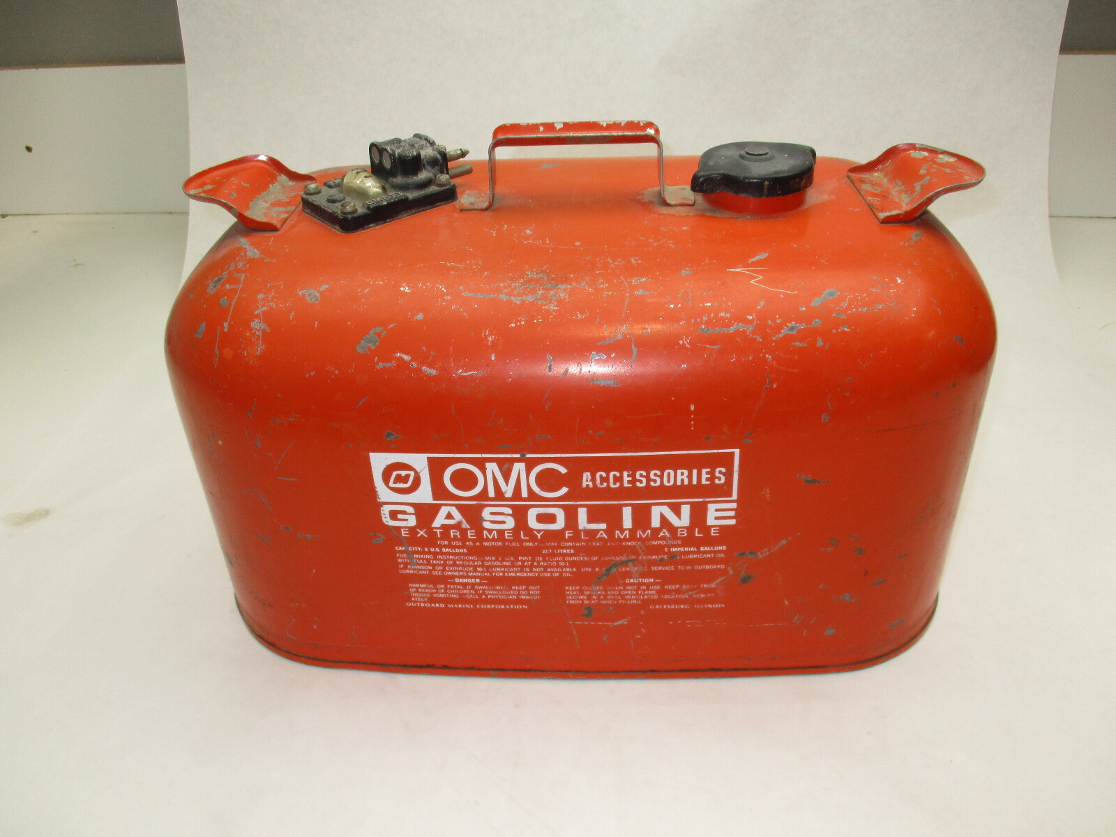 OMC Evinrude Johnson Outboard 6 Gallon Remote Red Metal Gas Tank Fuel Can
