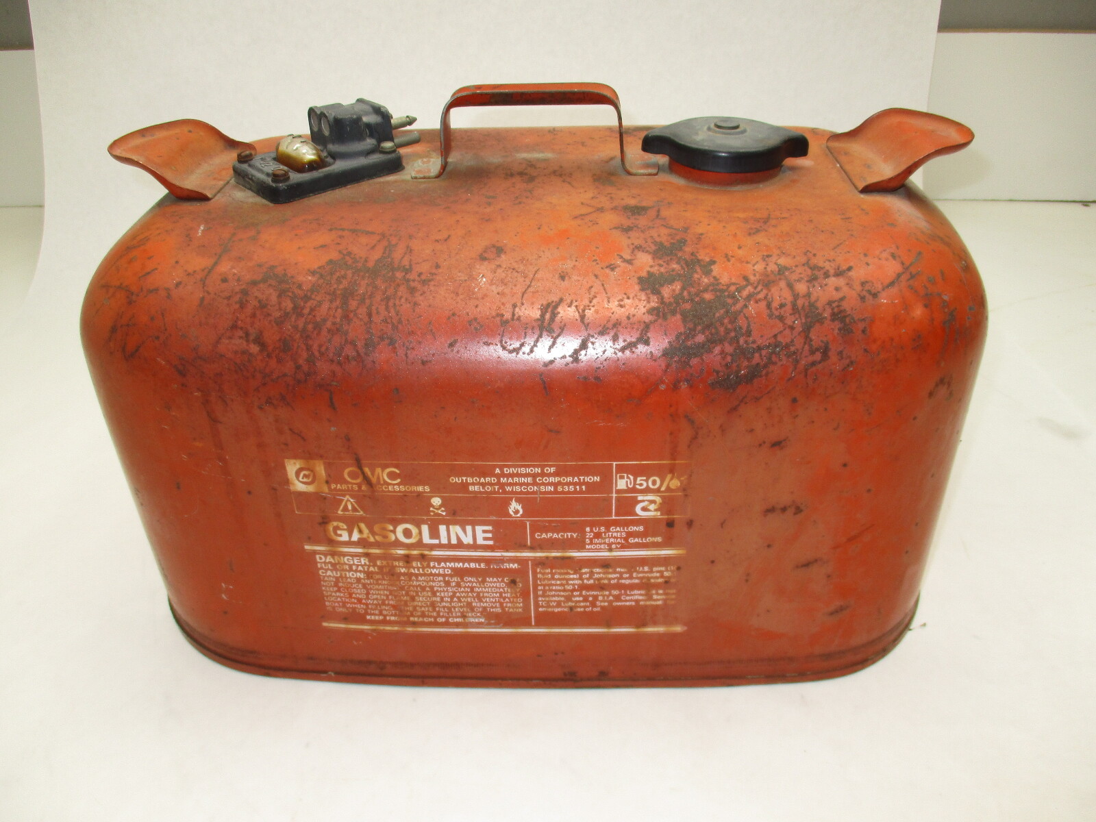OMC Evinrude Johnson Outboard 6 Gallon Remote Red Metal Gas Tank Fuel Can
