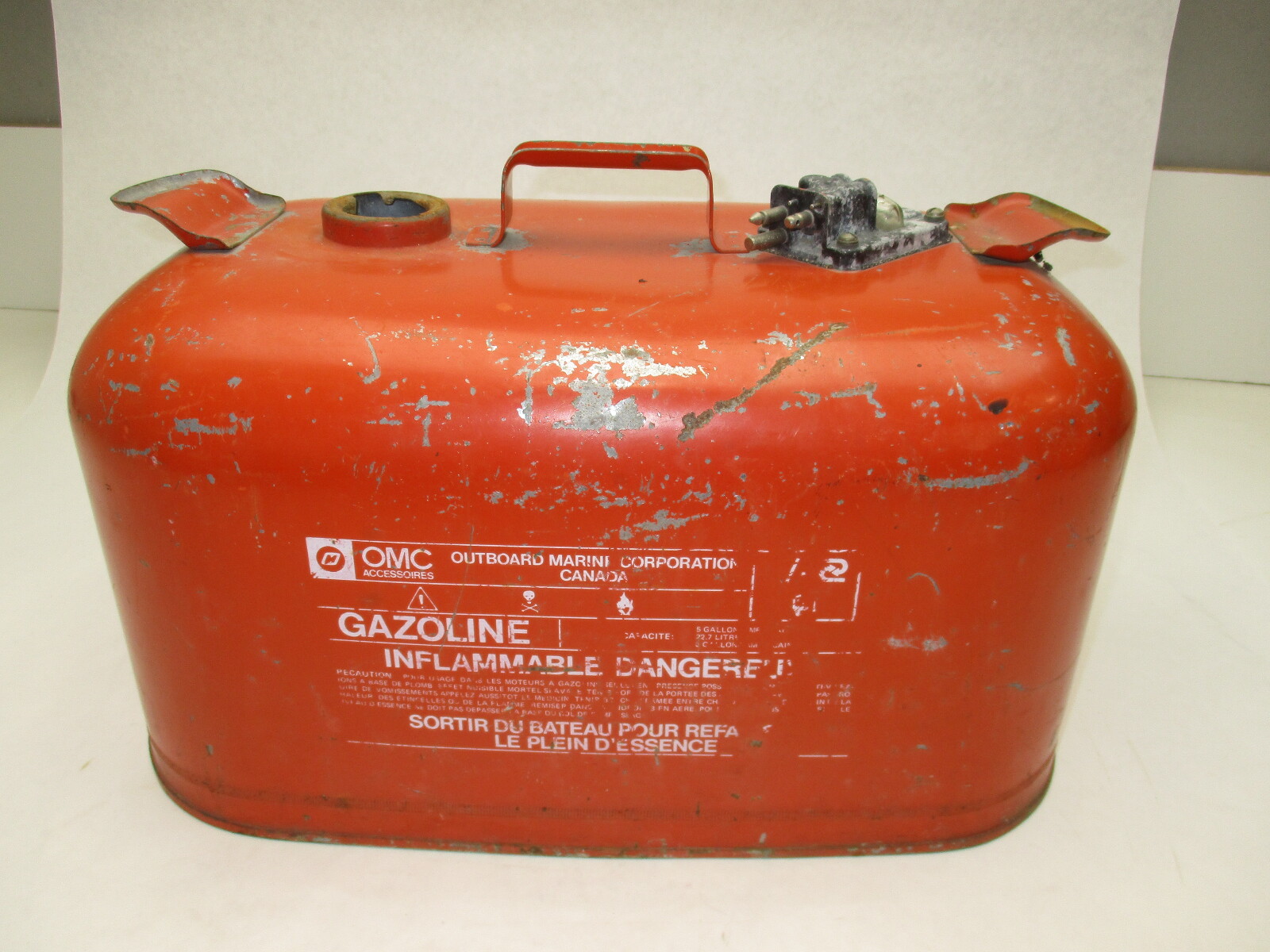 OMC Evinrude Johnson Outboard 6 Gallon Remote Red Metal Gas Tank Fuel Can
