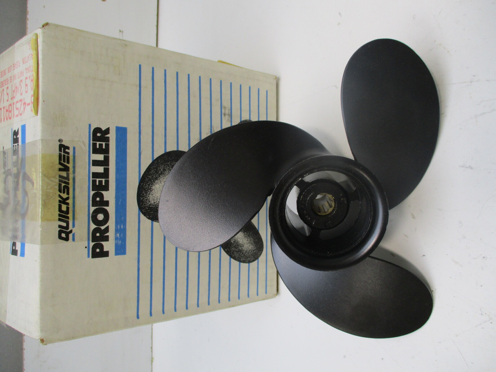 42518A11 9.75 x 5.5 Pitch Alum Prop fits some Mercury Mariner 6-15 HP Outboards GBP006291
