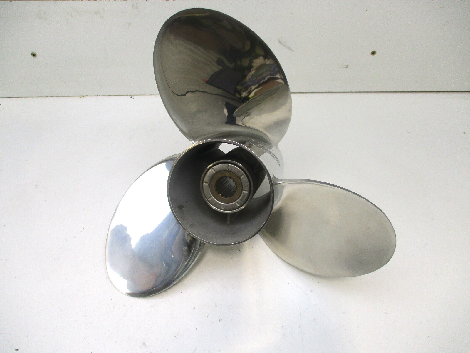 15.5 X 17 Pitch SS Propeller for 150-300 HP 4-Stroke Suzuki Outboards GBP006577