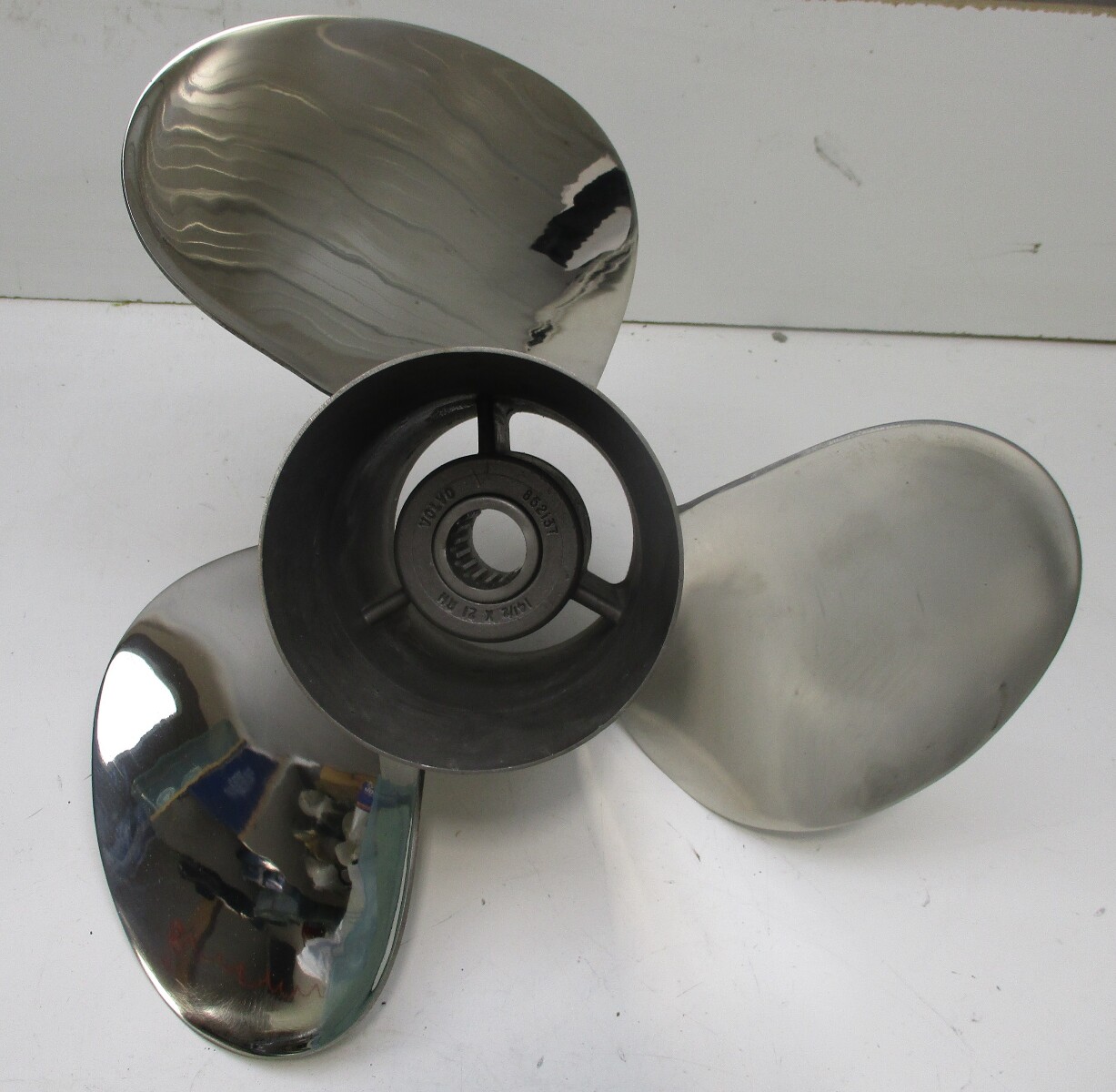 852137-9 14 1/2 x 21 P RH SS Prop Volvo Penta AQ 280/290 Stern Drive Long Hub GBP006610