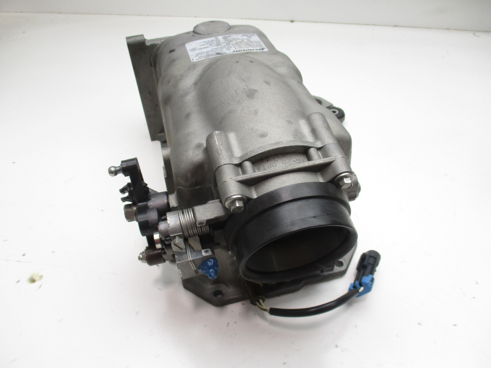 850248A2 Mercury Mariner Outboard 150 Hp DFI Air Plenum