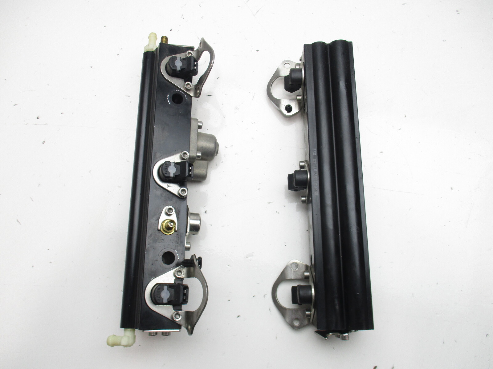 895752T05 Mercury Optimax DFI 150 Hp Outboard Fuel Rail Assembly Pair
