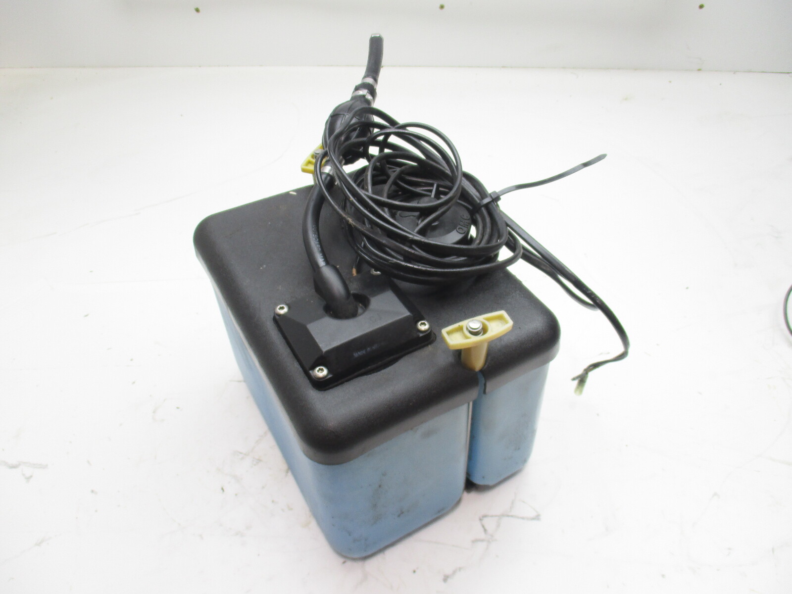 0175529 OMC Evinrude Johnson Outboard 1.8 Gallon Remote Oil Tank 0175529