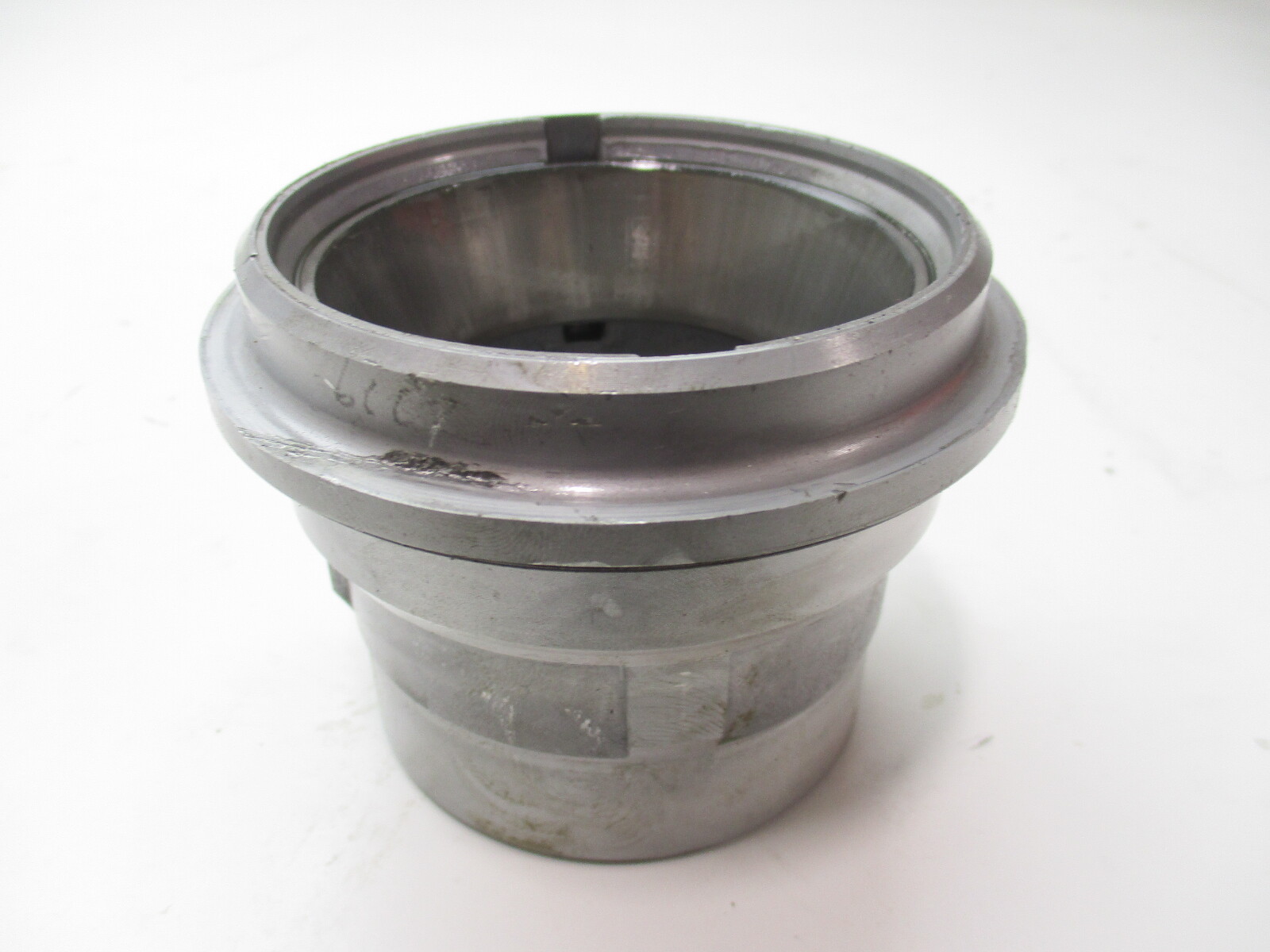 0911750 911750 OMC Cobra Evinrude Johnson Pinion Bearing Carrier GBP007233