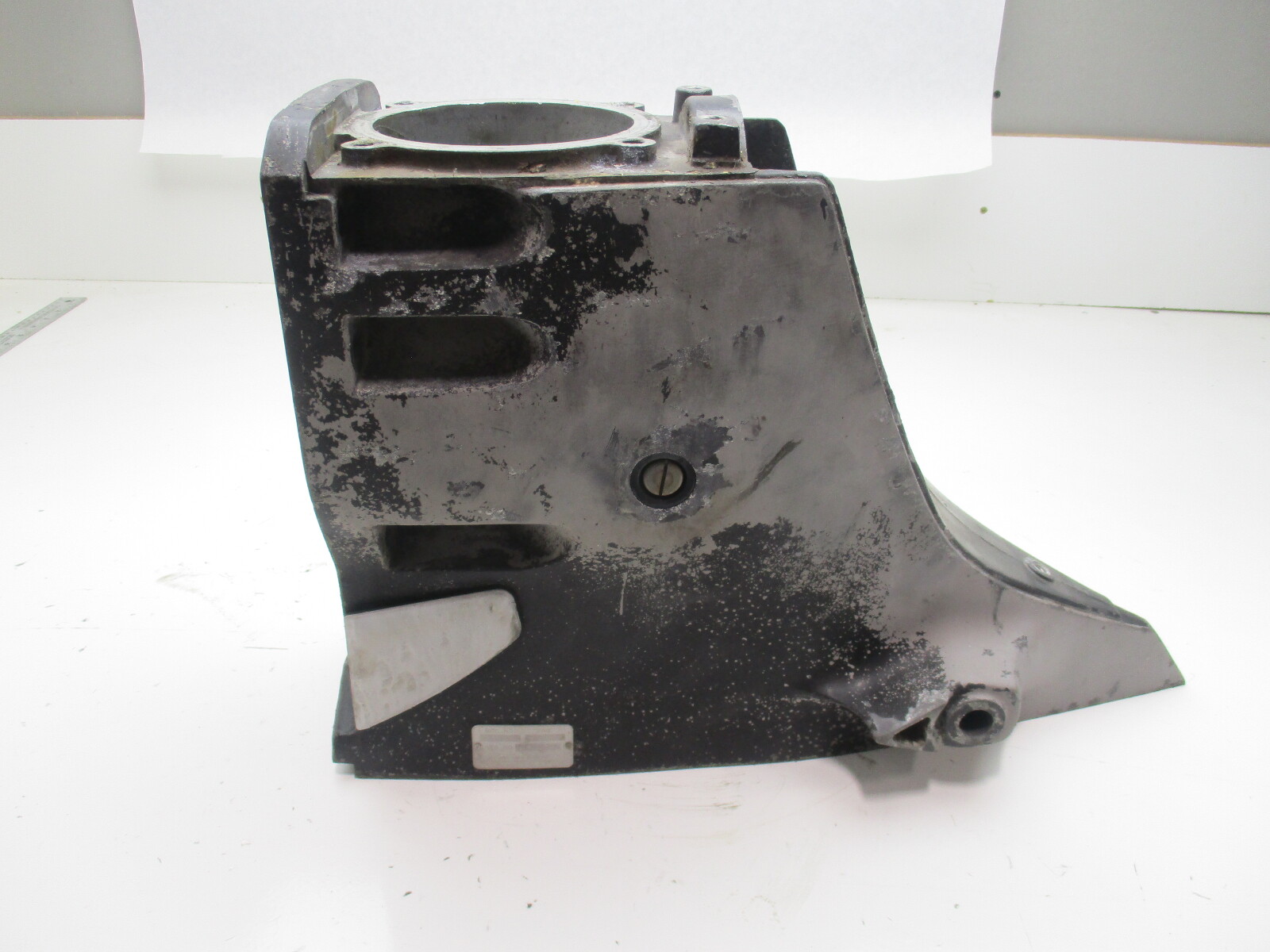 0984518 OMC Cobra 4 Cyl V6 V8 Stern Drive Upper Unit Gear Case Housing Empty
