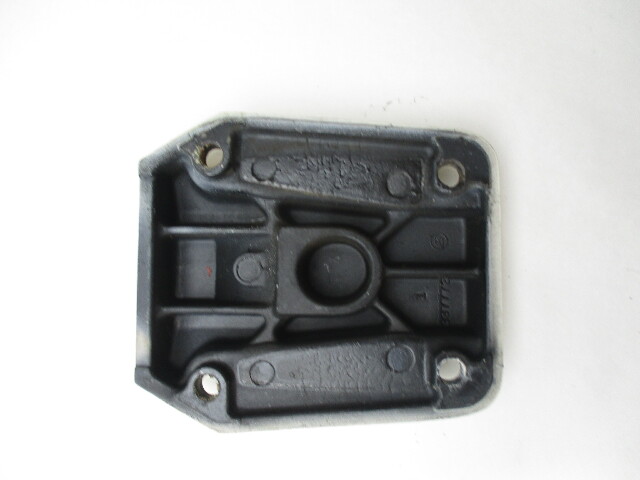0338741 0337773 Johnson Evinrude Midsection Lower Mount Bracket Cover 90-300 Hp
