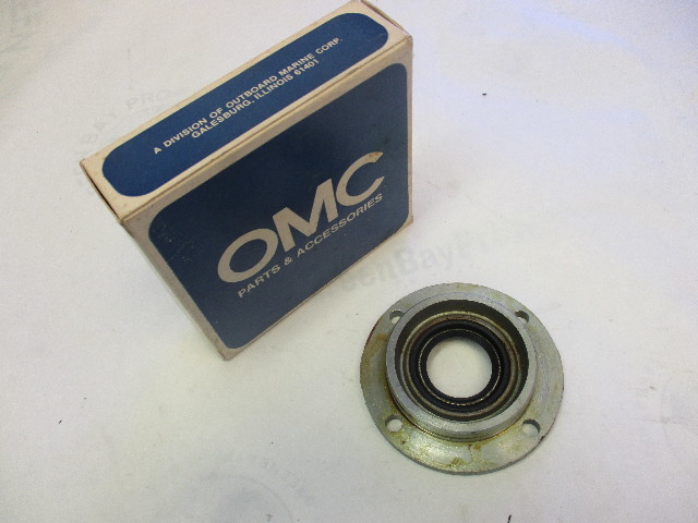 385835 0385835 Evinrude Johnson 85-235 Hp Crankcase Head 3 Cyl Outboard 1973-'85