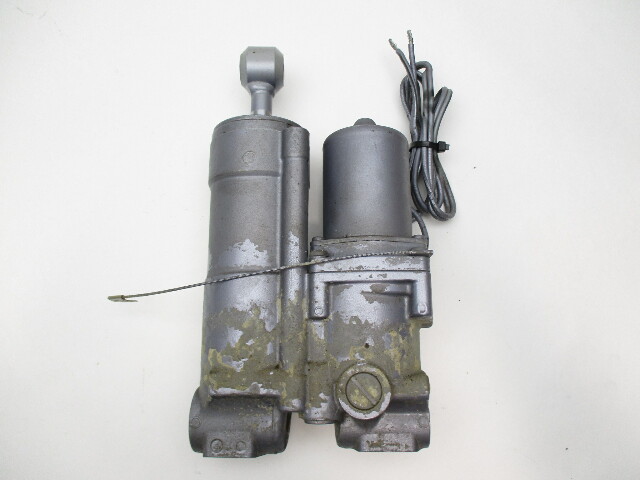 0438135 Hydraulic Trim Tilt Assembly Evinrude Johnson Outboard 25-50 HP 0435899