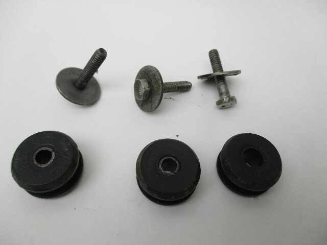 0316354 Evinrude Johnson Outboard Engine Cover Support Grommet 0301983