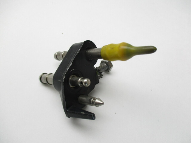 394313 Evinrude Johnson 85-140 V4 Outboard Lower Cowl Fuel Connector