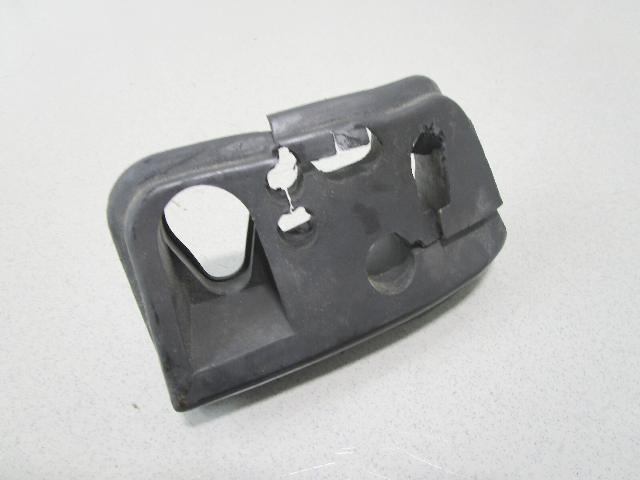 825238  1 Bottom Cowl Seal Grommet Mercury Mariner 25-60HP 825238002