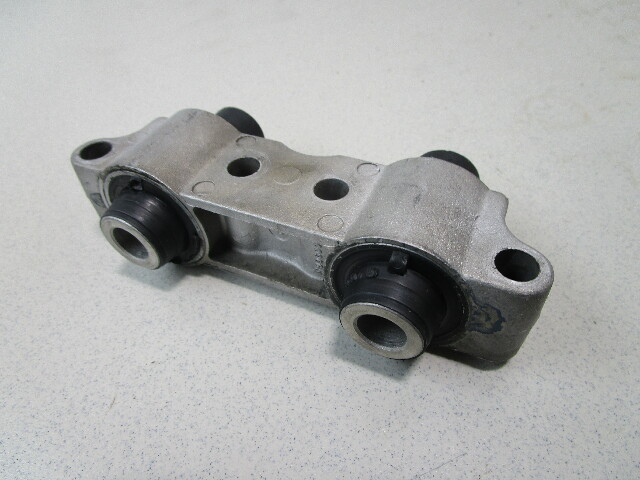 881900T03 Mercury 75-115 Hp 4 Stroke EFI Upper Adapter Plate Motor Mount