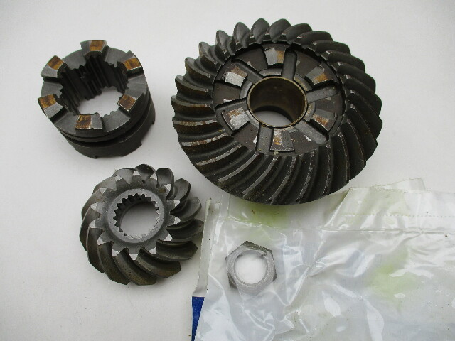 0987670 987670 OMC Cobra Lower Unit Forward Gear & Nut Set 1992 1993