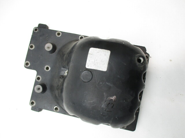 323468 390015 Evinrude Johnson 90 115 140 Hp V4 Exhaust Manifold & Cover