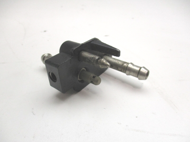 398229 330916 Fuel Oil Connection Through Cowling 2 Cylinder Evinrude Johnson
